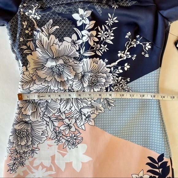 Guess Off the Shoulder Multi-Printed Scuba Dress with Removable Straps - Size 6 - Picture 14 of 14